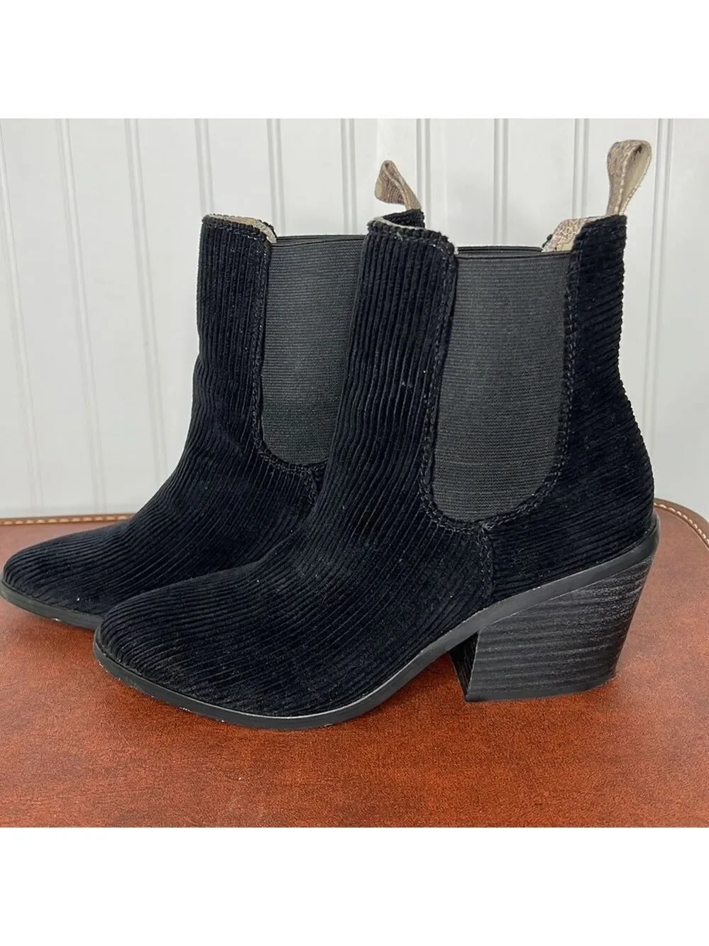 - Band of Gypsies Shadow Black Corduroy Booties Size 6.5
